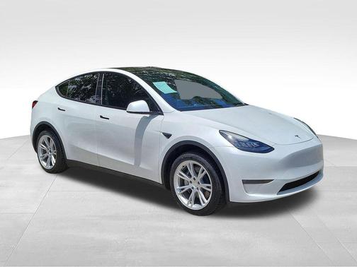 White 2023 Tesla Model Y Long Range