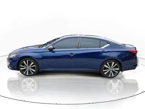 Deep Blue Pearl 2022 Nissan Altima 2.5 SR