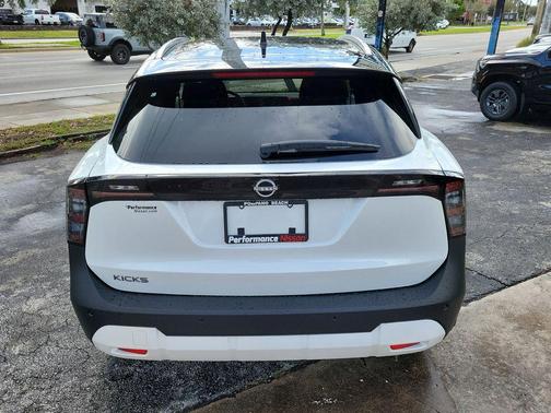 2026 Nissan Kicks SV