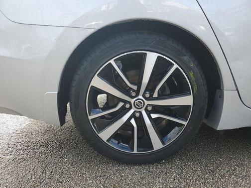 2021 Nissan Maxima SV