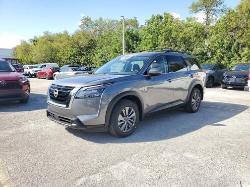 2025 Nissan Pathfinder SV
