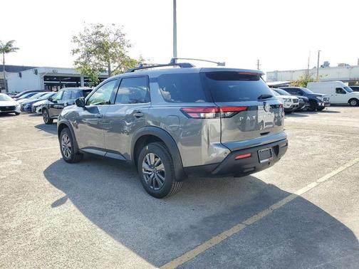 2025 Nissan Pathfinder SV