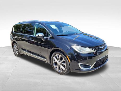 Brilliant Black Crystal Pearlcoat 2018 Chrysler Pacifica Limited