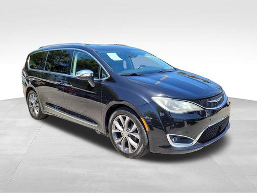 Brilliant Black Crystal Pearlcoat 2018 Chrysler Pacifica Limited