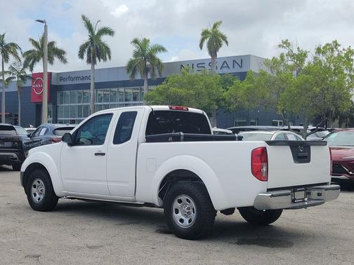 Glacier White 2016 Nissan Frontier S