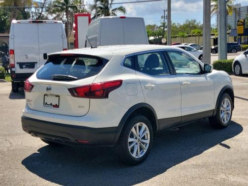 Glacier White 2019 Nissan Rogue Sport S
