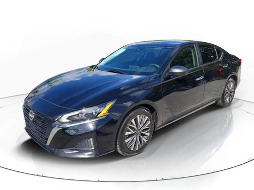 Black 2024 Nissan Altima 2.5 SV