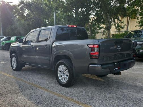 Gun Metallic 2022 Nissan Frontier SV