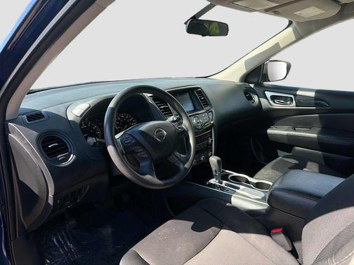 2020 Nissan Pathfinder S