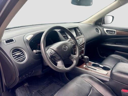 2017 Nissan Pathfinder Platinum