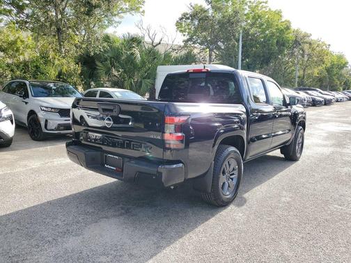 2025 Nissan Frontier SV