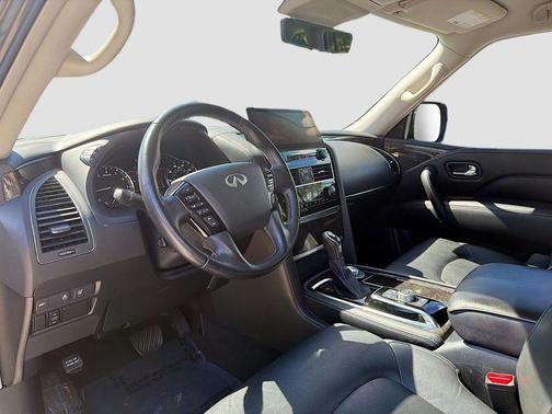 2022 INFINITI QX80 Luxe