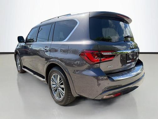 2022 INFINITI QX80 Luxe