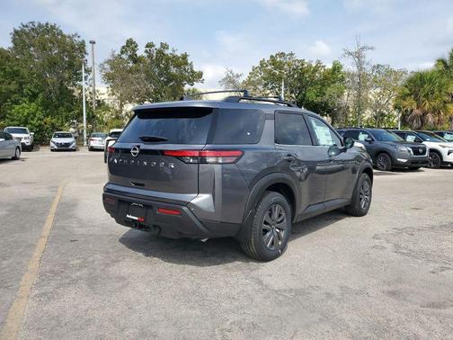 2025 Nissan Pathfinder SV