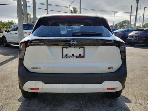 2026 Nissan Kicks SR