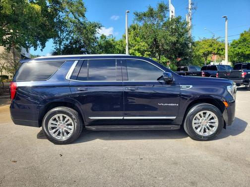 Midnight Blue Metallic 2021 GMC Yukon SLT