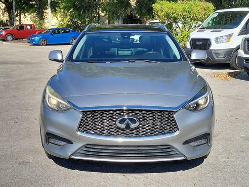 2018 INFINITI QX30 Premium