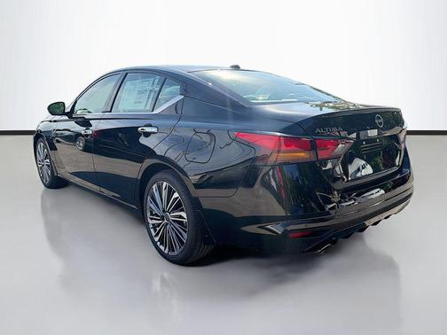 2025 Nissan Altima SL