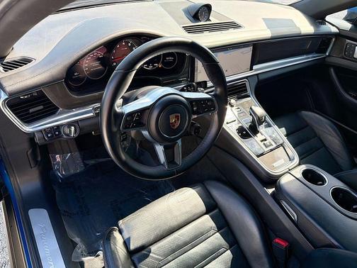 2017 Porsche Panamera 4S
