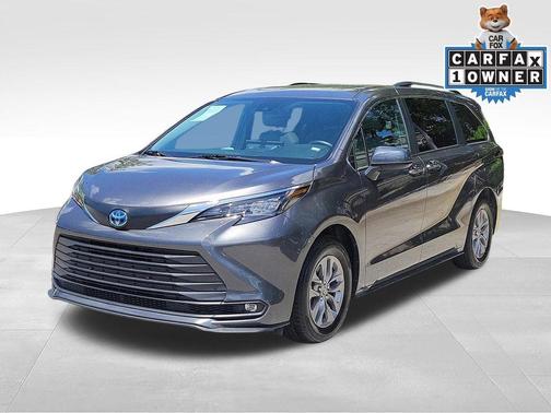 Magnetic Gray Metallic 2025 Toyota Sienna XLE