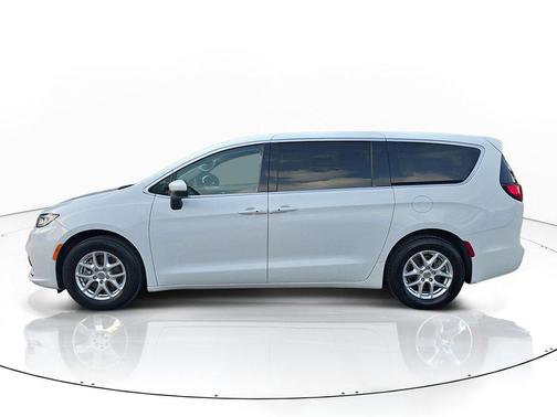 Bright White Clearcoat 2023 Chrysler Pacifica Touring-L