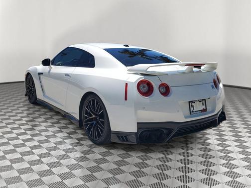 2021 Nissan GT-R Premium