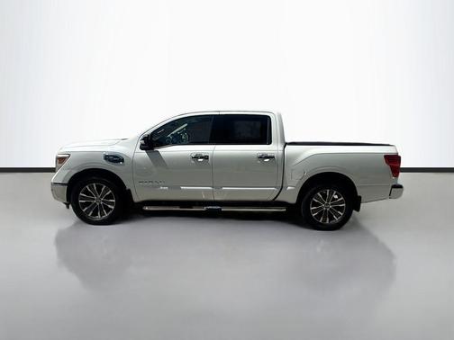 2017 Nissan Titan SL