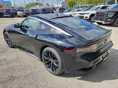 Black (P) 2026 Nissan Z performance