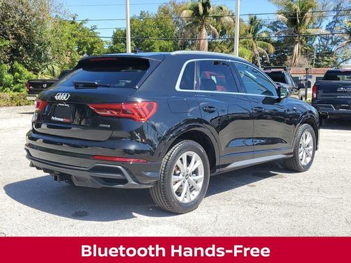 Mythos Black Metallic 2023 Audi Q3 45 S line Premium