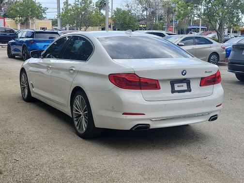 Alpine White 2018 BMW 540 i