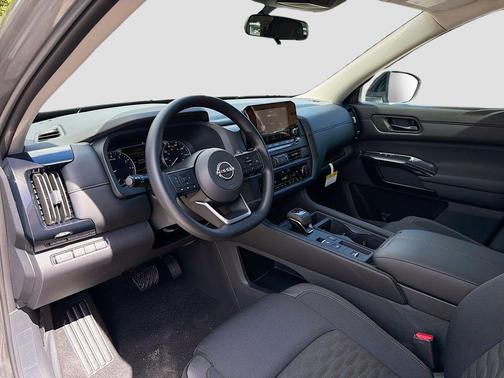 2025 Nissan Pathfinder S