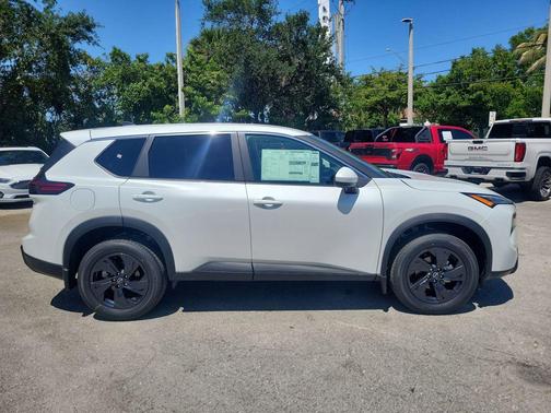 Everest White P 2026 Nissan Rogue SV
