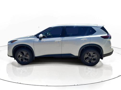 Everest White P 2026 Nissan Rogue SV