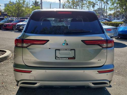 2024 Mitsubishi Outlander SE