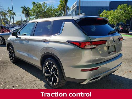 2024 Mitsubishi Outlander SE