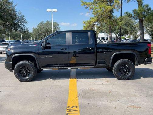 2024 Chevrolet Silverado 2500 4WD Crew Cab Standard Bed ZR2