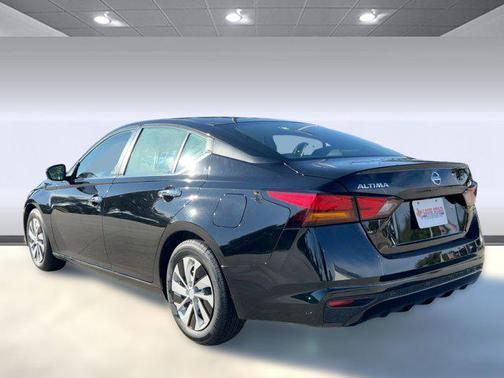 2022 Nissan Altima S FWD