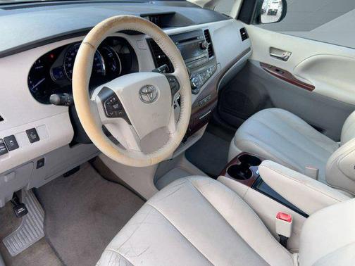 2013 Toyota Sienna XLE