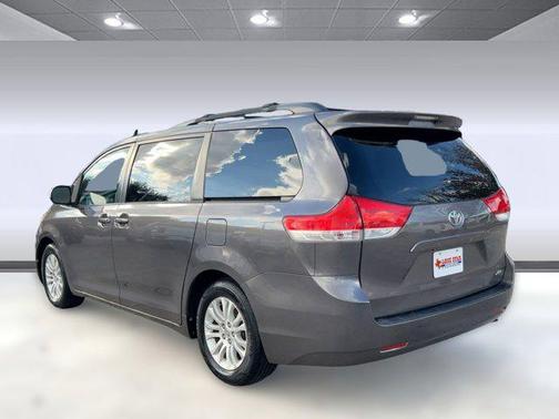 2013 Toyota Sienna XLE