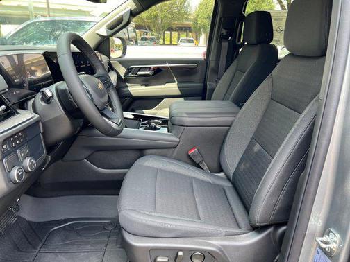 2025 Chevrolet Suburban LS