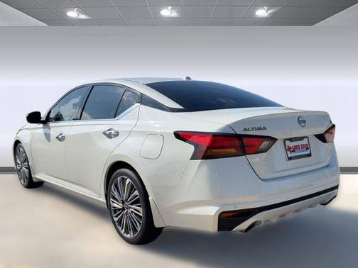 2025 Nissan Altima SL FWD