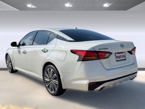 2025 Nissan Altima SL FWD