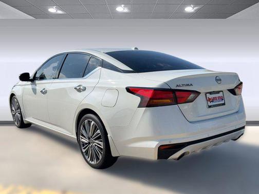 2025 Nissan Altima SL FWD