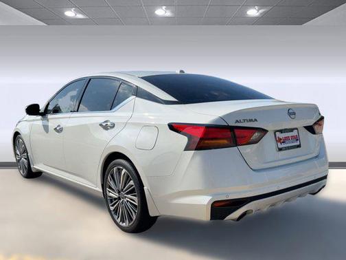 2025 Nissan Altima SL FWD