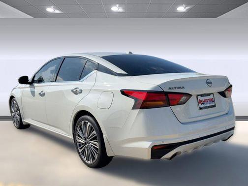 2025 Nissan Altima SL FWD