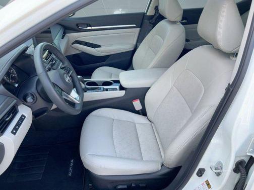 2025 Nissan Altima SL FWD