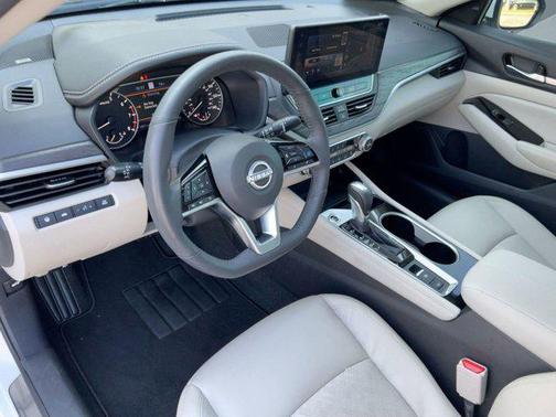 2025 Nissan Altima SL FWD