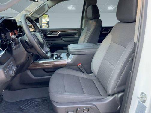 2025 Chevrolet Silverado 3500 LT