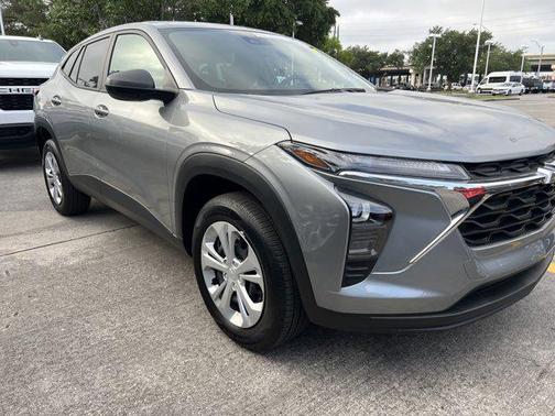 2025 Chevrolet Trax LS