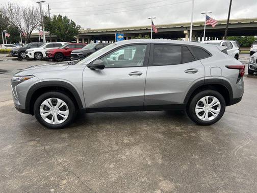 2025 Chevrolet Trax LS